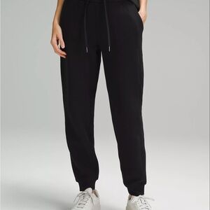 Lululemon Scuba 7/8 Black Joggers